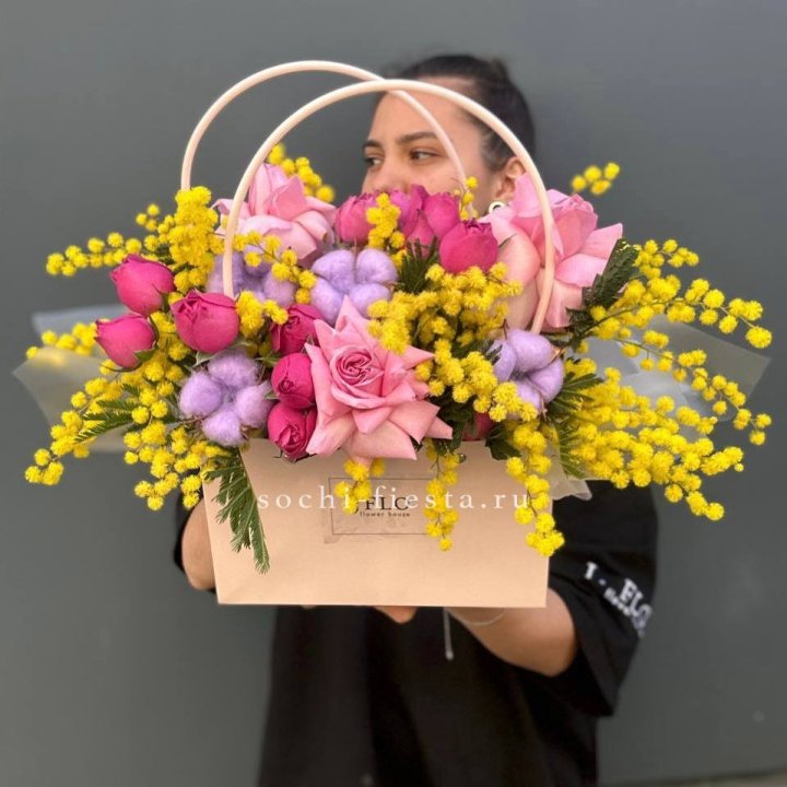 Сумочка мимозы и роз "Примавера" в Якутске