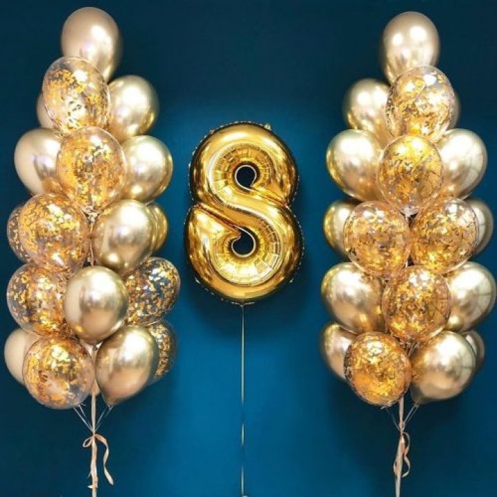 Цифра с фонтанами шаров  в Якутске