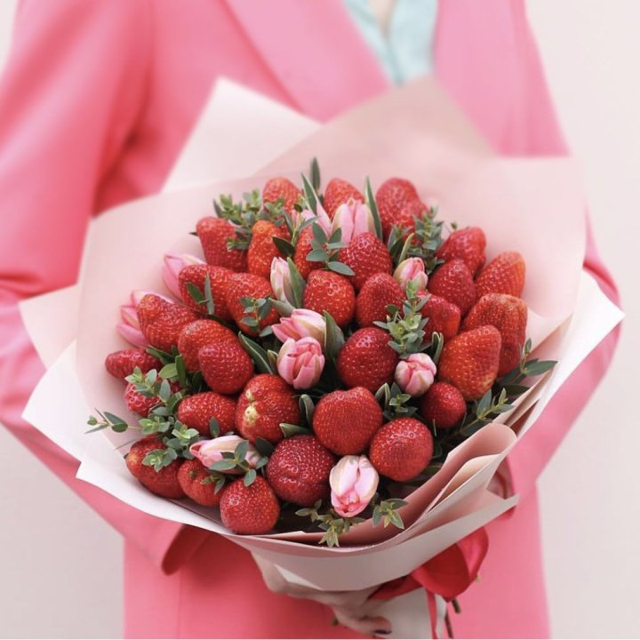 Тюльпаны и клубника в Якутске