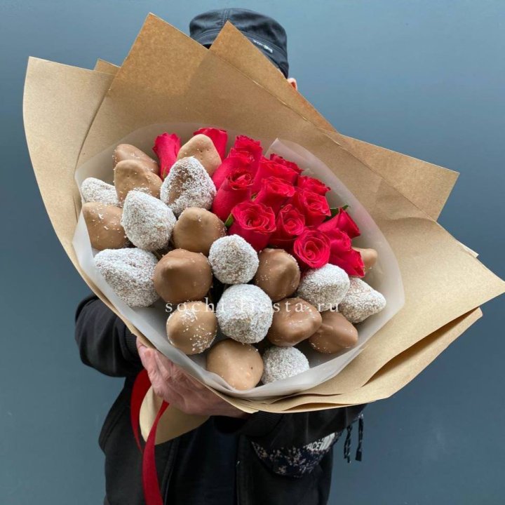 Розы и клубника в шоколаде Мерси в Якутске