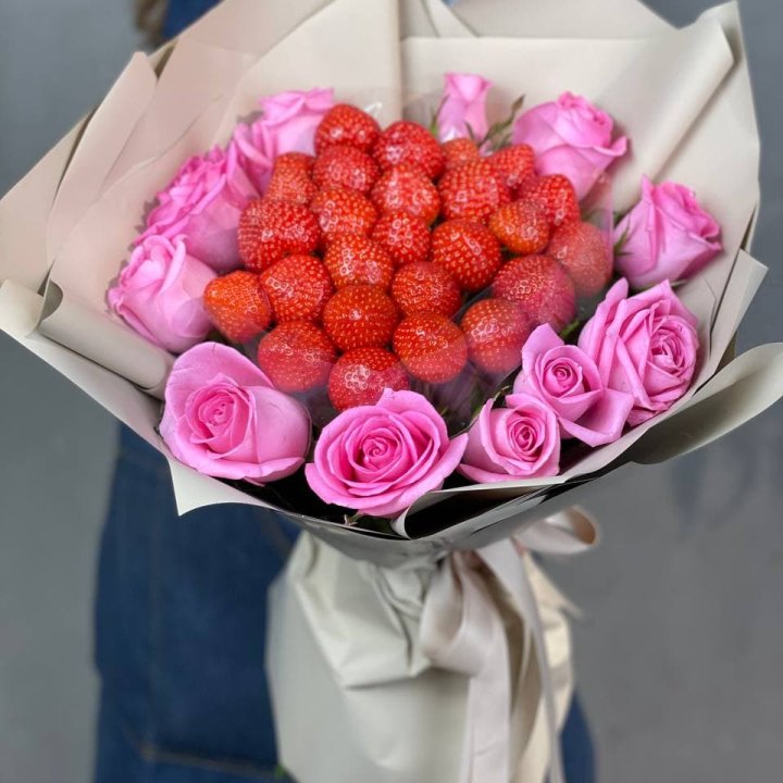 Клубника и розы в Якутске