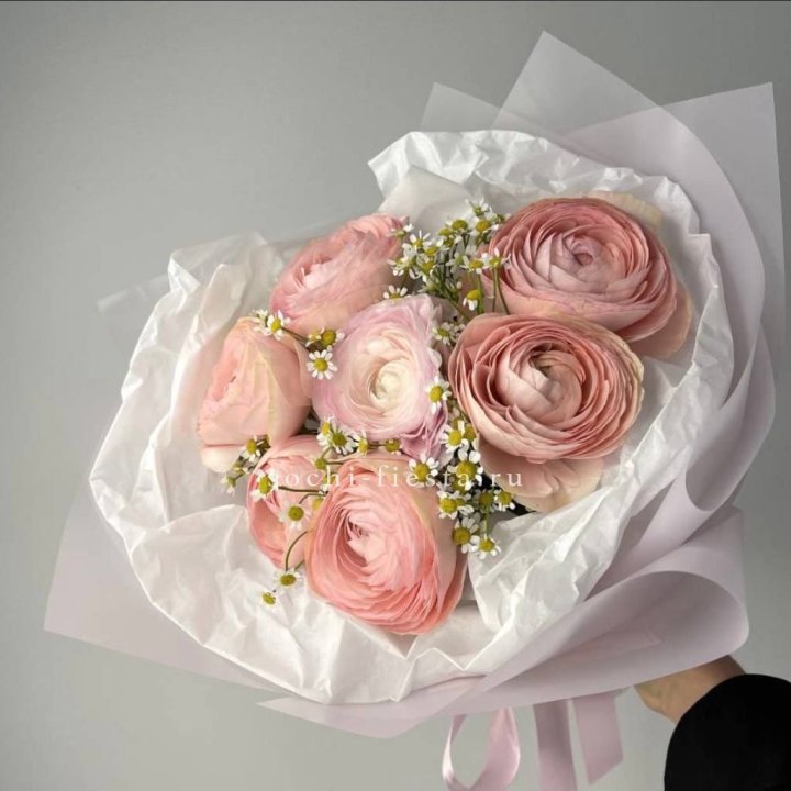 Ранункулюсы с ромашками в Якутске