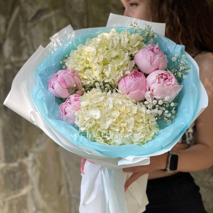 Букет с пионами "Блюсом" в Якутске