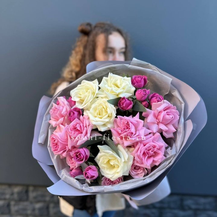 Букет французских и пионовидных роз в Якутске