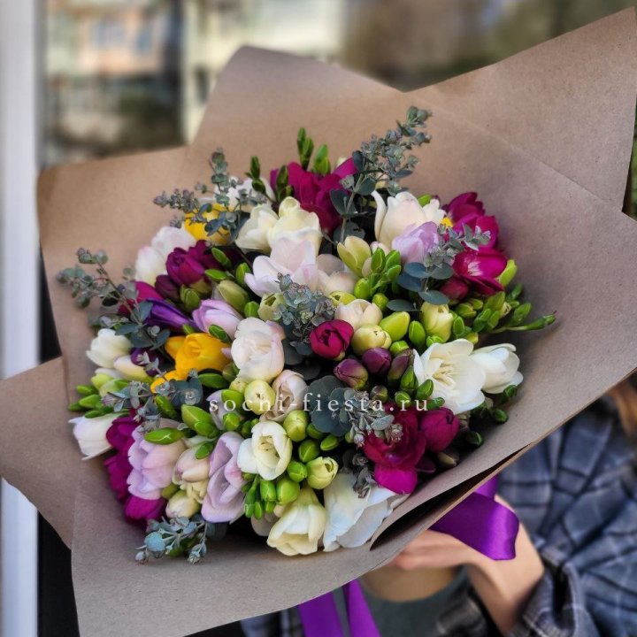 Букет фрезий "Радуга" в Якутске