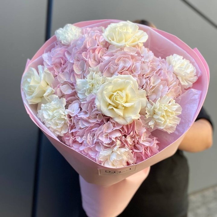  Букет гортензий и роз  в Якутске