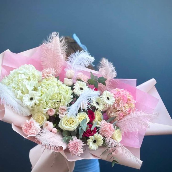 Дизайнерский букет "Валенсия-3" в Якутске