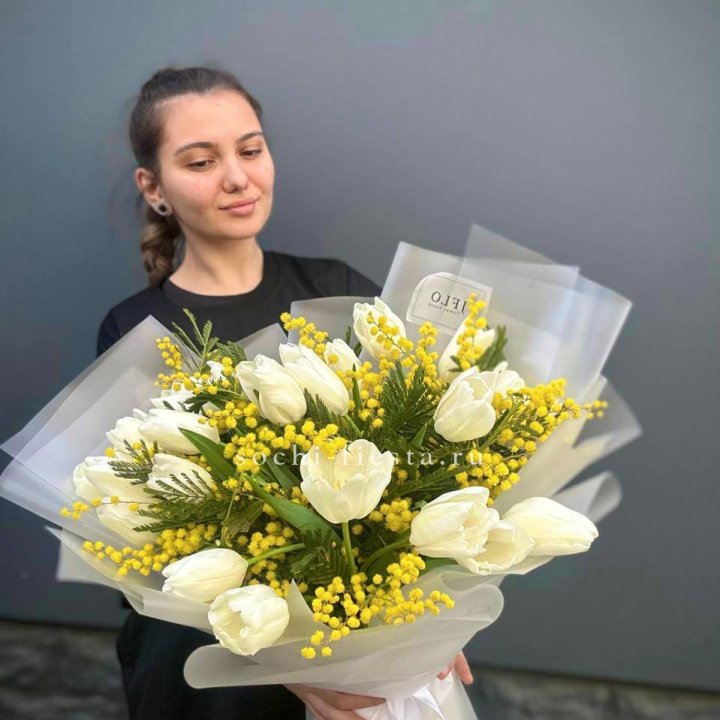 Букет тюльпанов и мимозы в Якутске