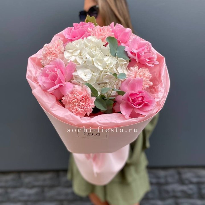  Букет роз и гортензии "Навола" в Якутске