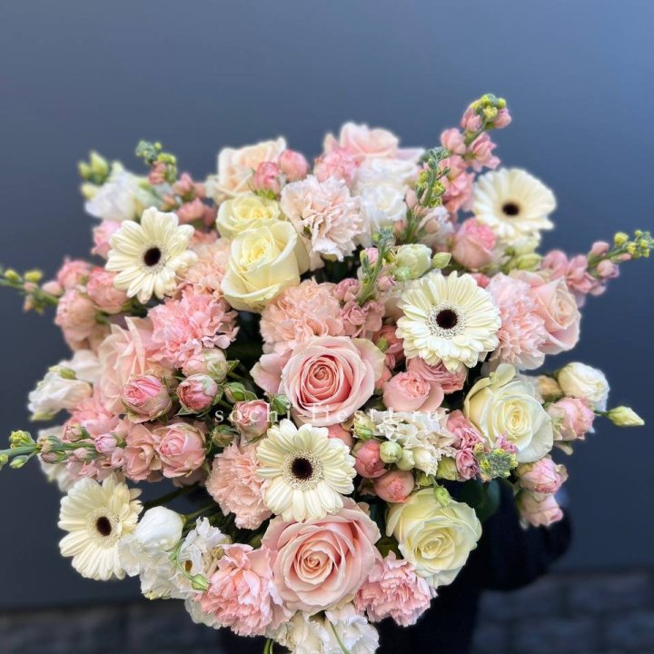 Авторский букет "Нежный" в Якутске
