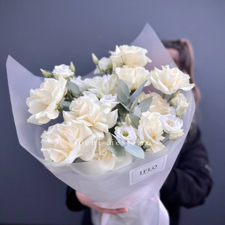 Букет французских роз и эустомы  в Якутске