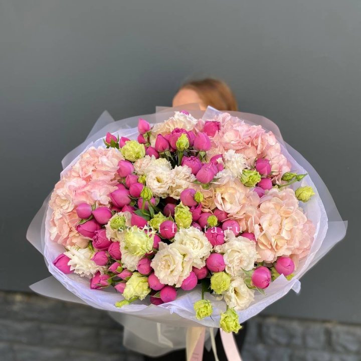  Букет  гортензий и Мисти в Якутске