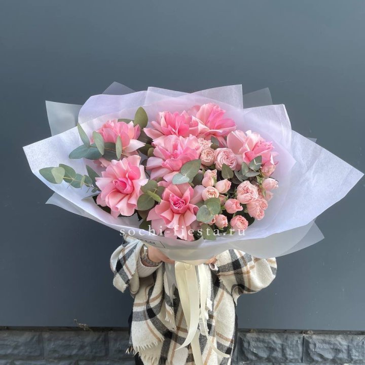 Букет французских и пионовидных роз  в Якутске