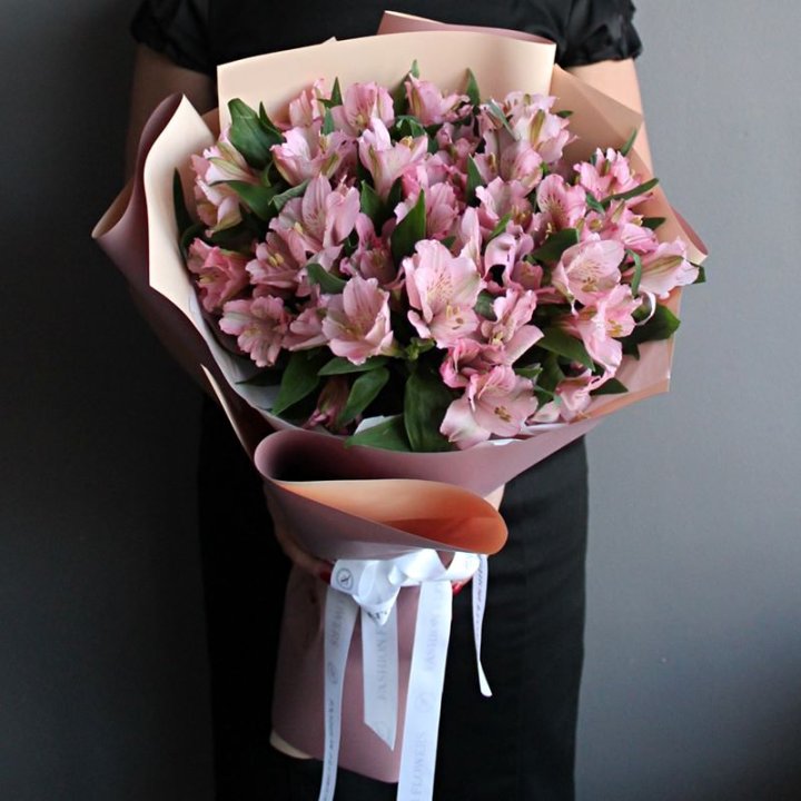 Букет розовых альстромерий в Якутске