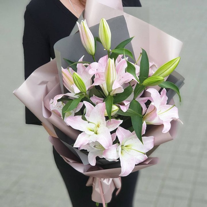 Букет розовых лилий в Якутске