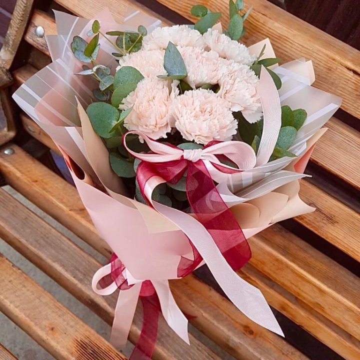 Диантусы с эвкалиптом в Якутске