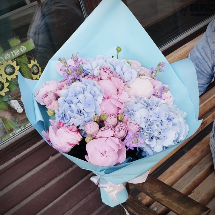 Букет с гортензиями "Блубери" в Якутске