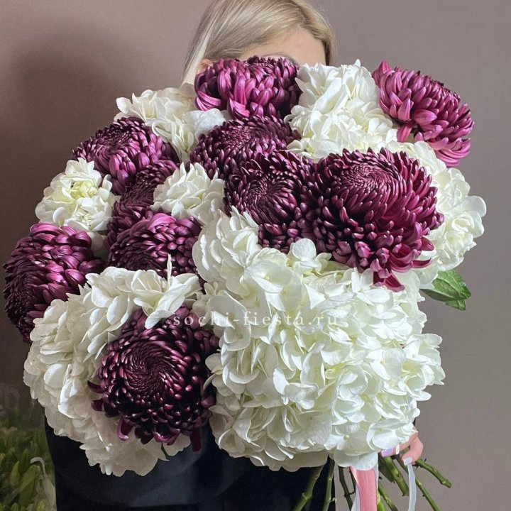 Охапка Бигуди и гортензий в Якутске