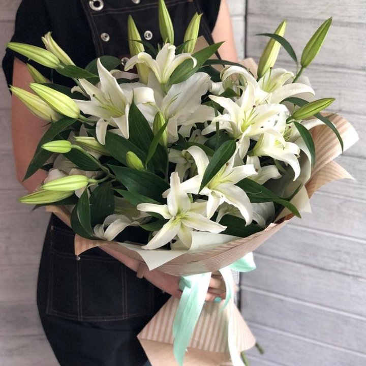 Букет белых лилий в Якутске
