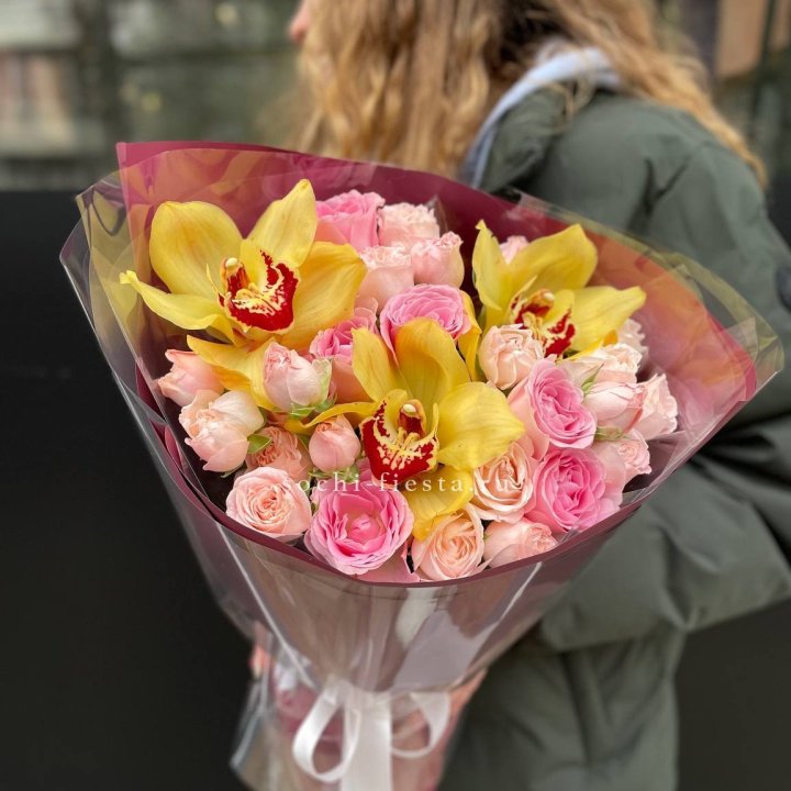  Букет орхидей и роз Есенья в Якутске