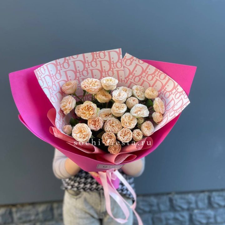 9 пионовидных роз в Якутске