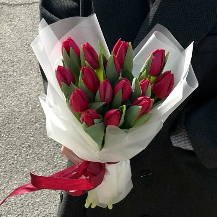 15 красных тюльпанов в Якутске