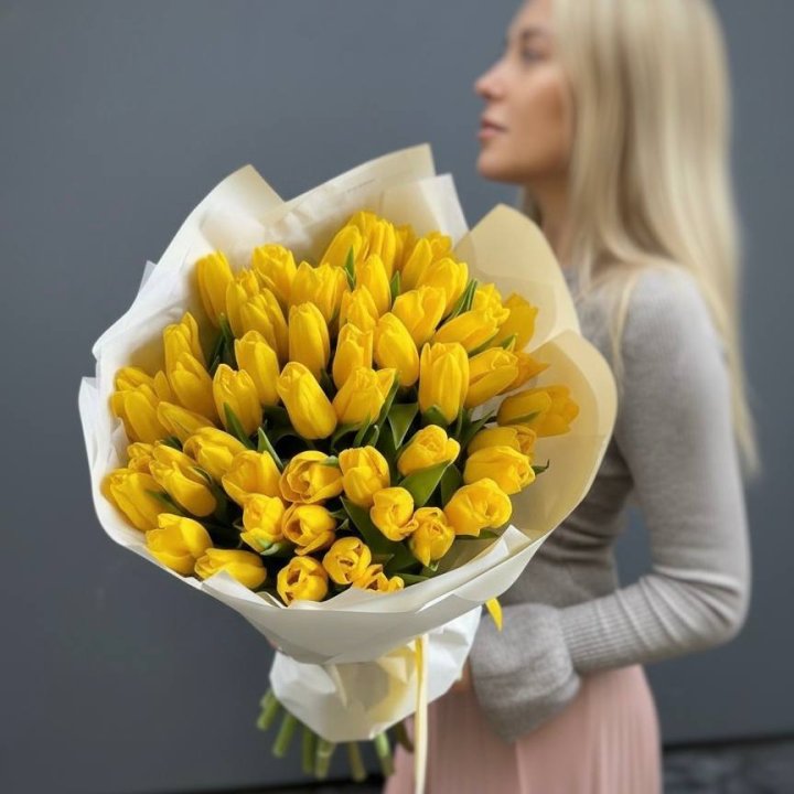 51 желтый тюльпан в Якутске