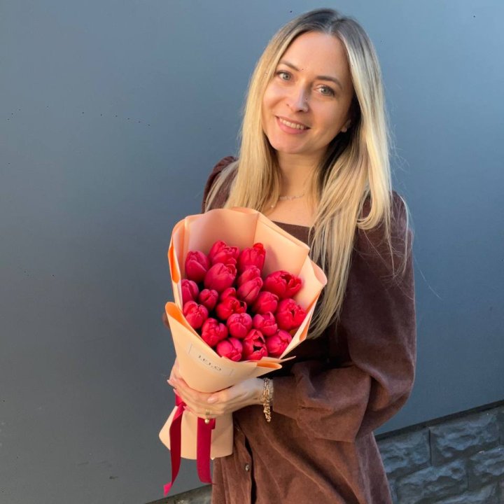  19 красных тюльпанов в Якутске