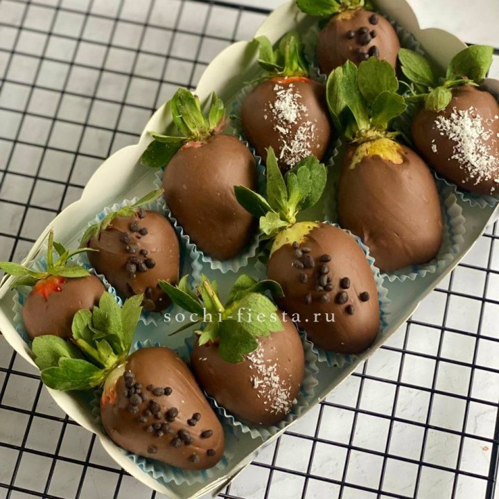 Клубника в шоколаде 10 ягод в Якутске