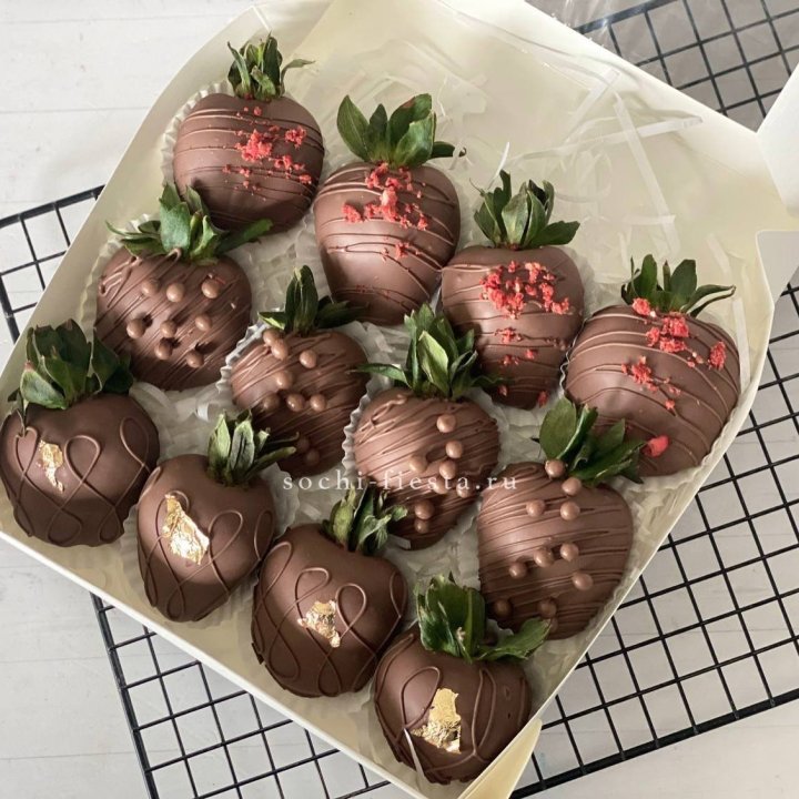 Клубника в шоколаде 12 ягод в Якутске