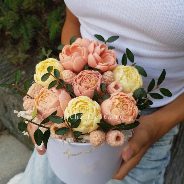 Шоколадный букет с ягодами в Якутске