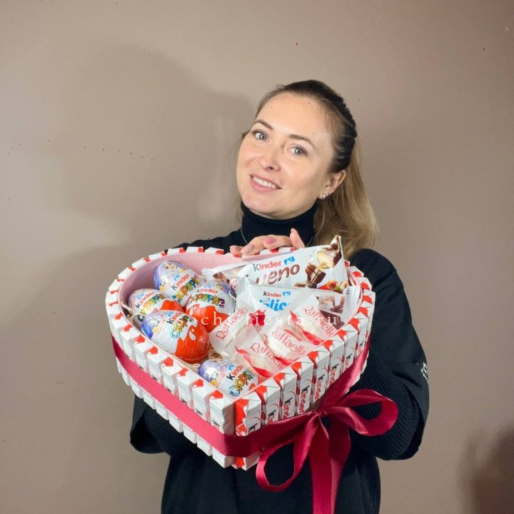 Подарочный набор сердце с Киндерами в Якутске