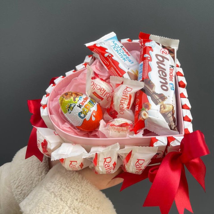 Бокс киндерами и раффаэлло в Якутске