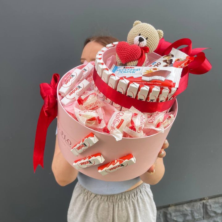 Бокс киндерами и раффаэлло 2 в Якутске