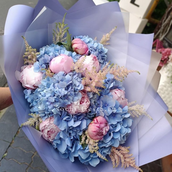 Дизайнерский букет с гортензией №3 в Якутске