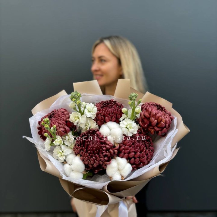 Хризантемы с маттиолой в Якутске