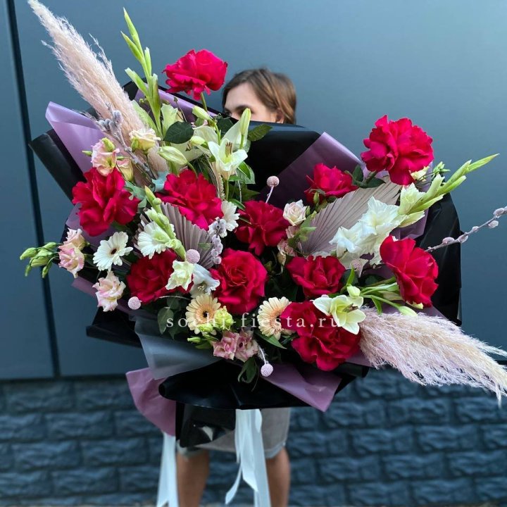 Дизайнерский букет Ред в Якутске