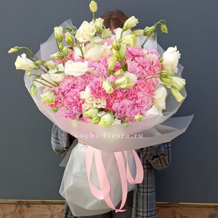 Букет из эустом и диантусов  в Якутске