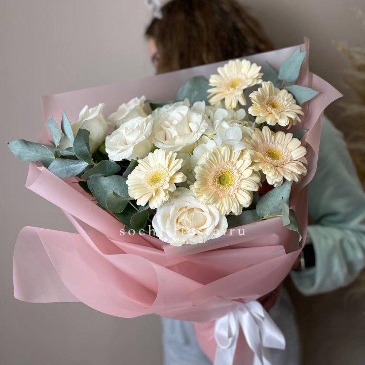 Букет роз, гортензии, гербер  в Якутске