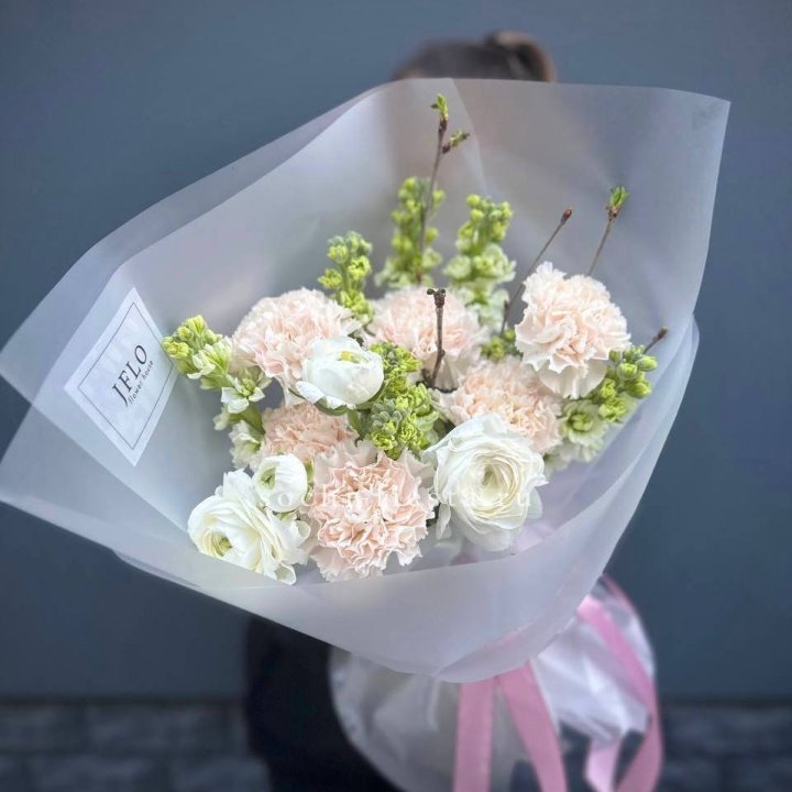 Букет маттиолы и ранункулюсов  в Якутске