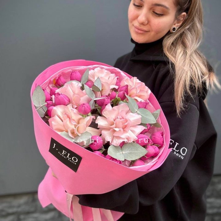 Букет французских и пионовидных роз "Ламиносо" в Якутске