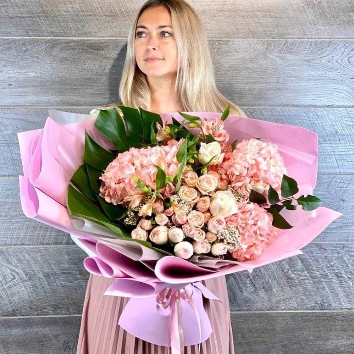 Дизайнерский букет "Валенсия-2" в Якутске