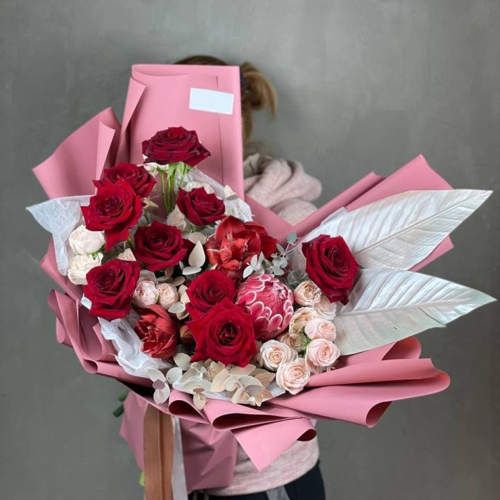 Дизайнерский букет "Ред Вильвет" в Якутске