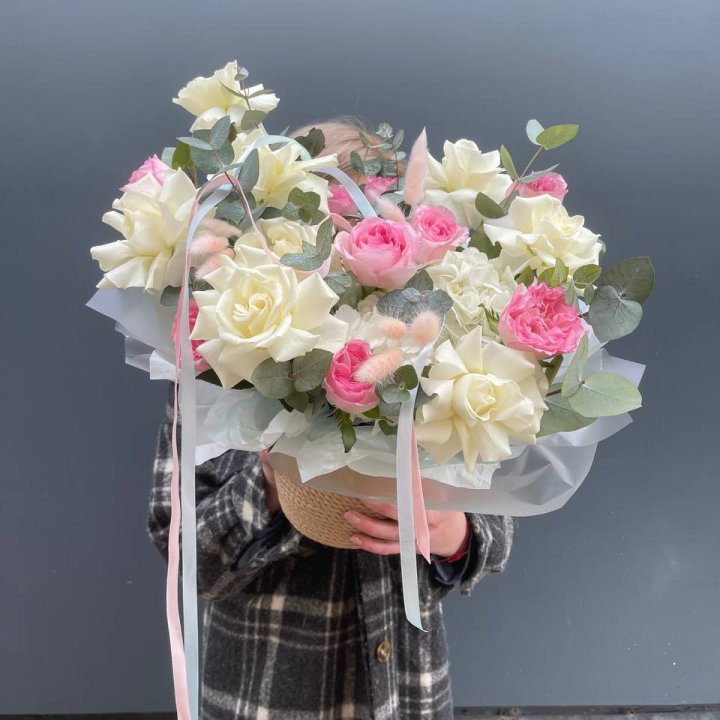 Кашпо с розами в Якутске