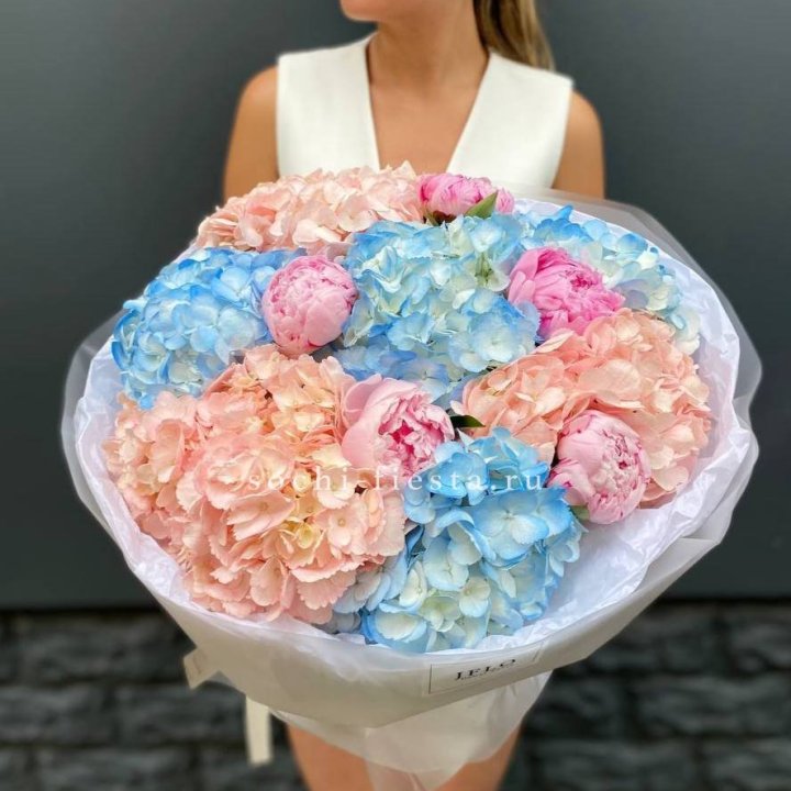 Дуобукет гортензии с пионами  в Якутске
