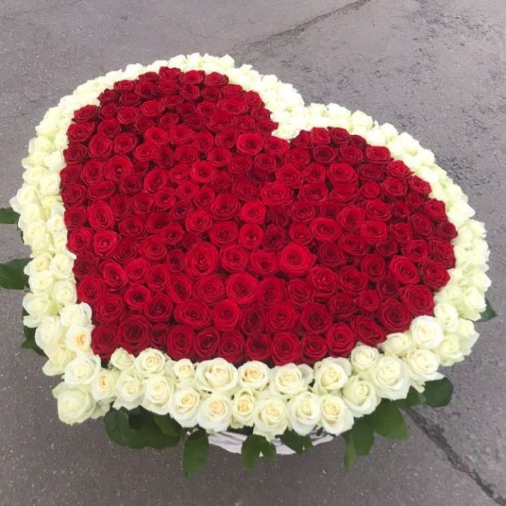 333 розы в корзине в Якутске