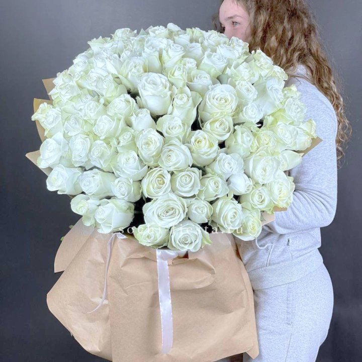 101 белая высокая импортная роза в Якутске