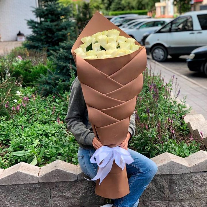 Голландские розы белые "Рыбка" в Якутске