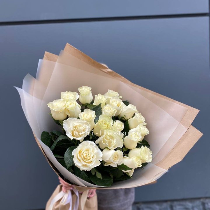  Букет  высоких белых роз   в Якутске