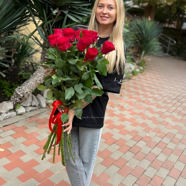 15 высоких красных роз в Якутске